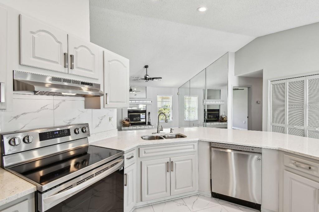 915 BRITTANY PARK BLVD, TARPON SPRINGS, FL — photo 17