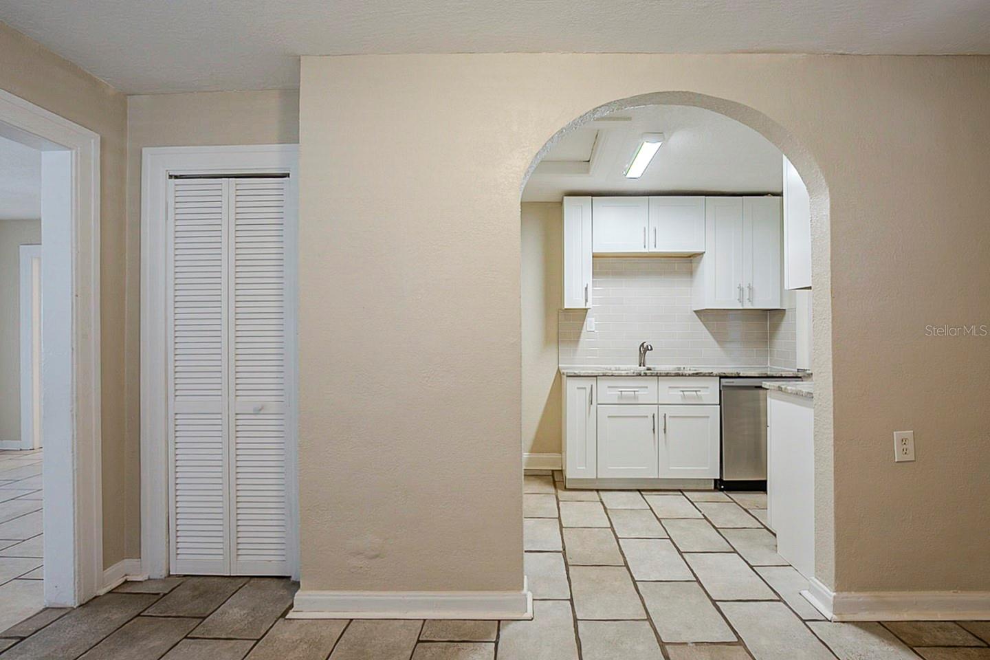 2011 10TH ST S, ST PETERSBURG, FL — photo 8