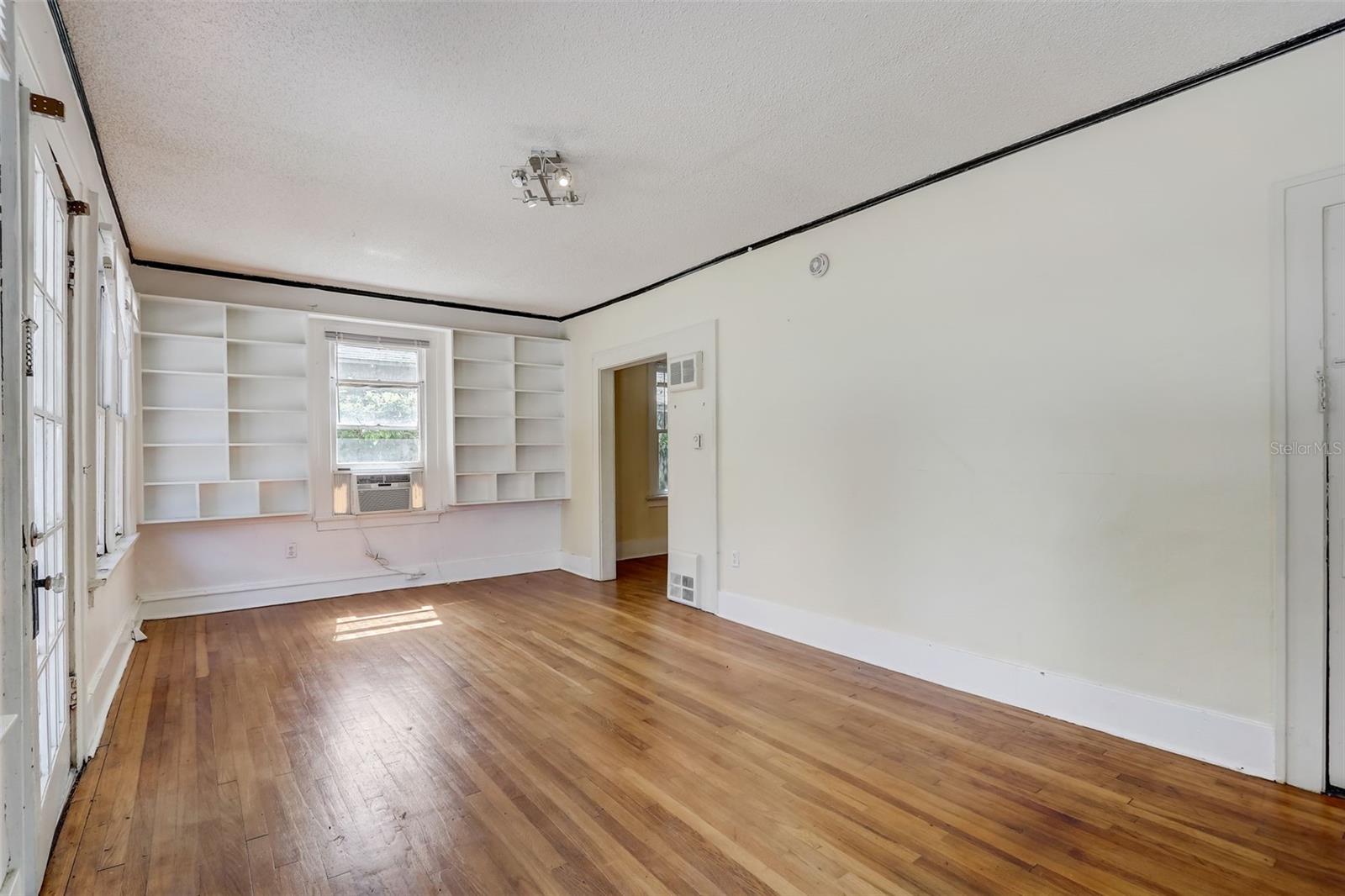 200 & 200 1/2 HIBISCUS CT, ORLANDO, FL — photo 9