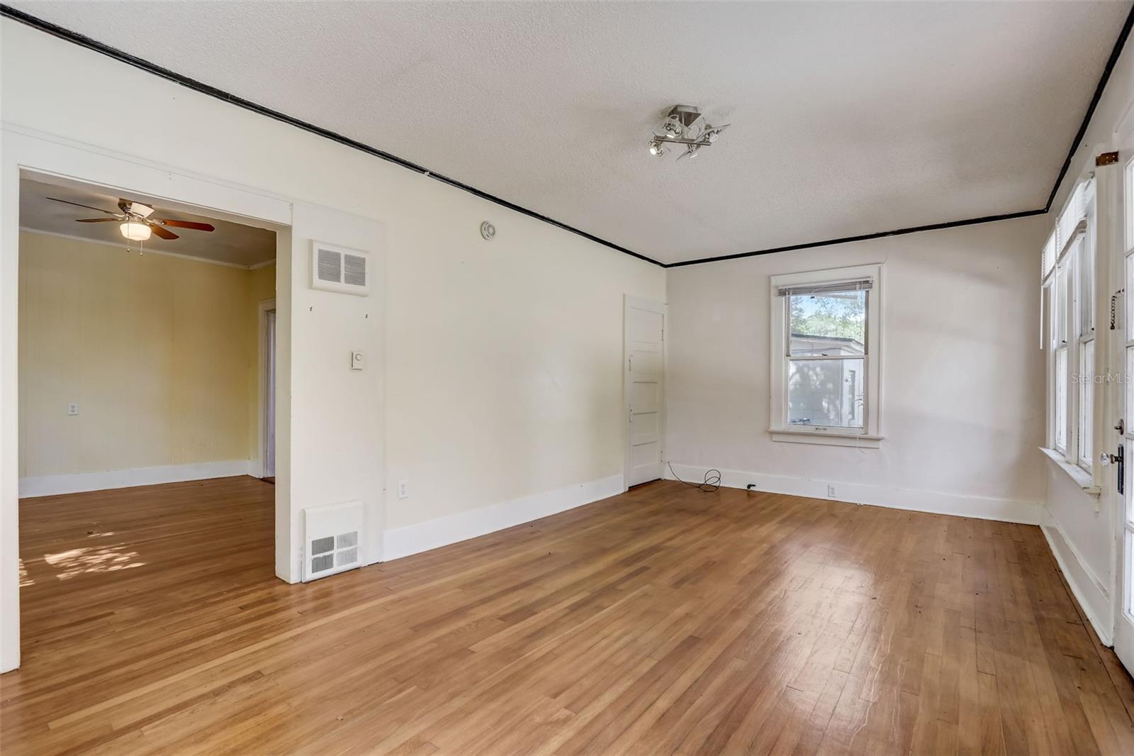 200 & 200 1/2 HIBISCUS CT, ORLANDO, FL — photo 10