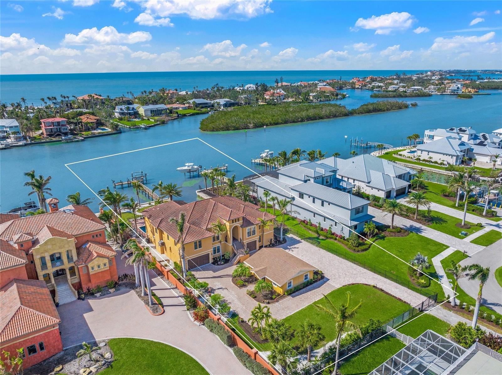 471 BAYSHORE RD, NOKOMIS, FL