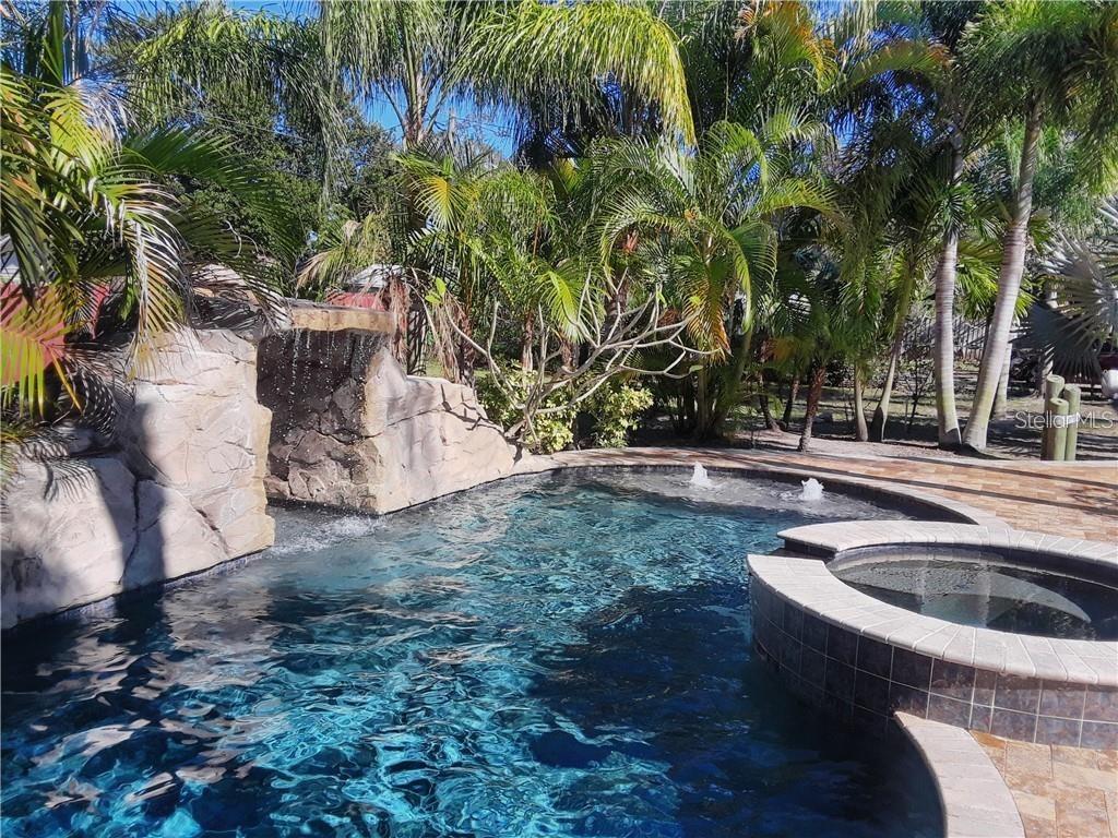 681 JASMINE WAY S, ST PETERSBURG, FL — photo 2