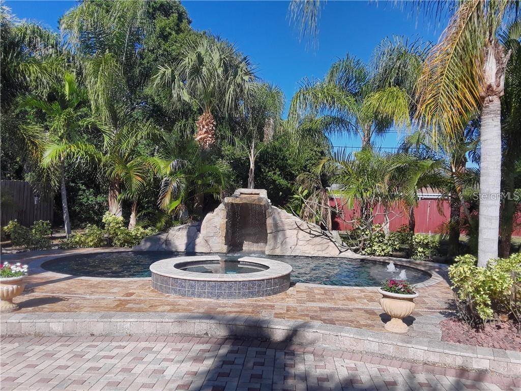 681 JASMINE WAY S, ST PETERSBURG, FL — photo 4