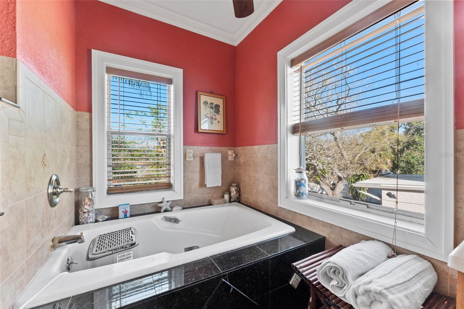 681 JASMINE WAY S, ST PETERSBURG, FL — photo 23