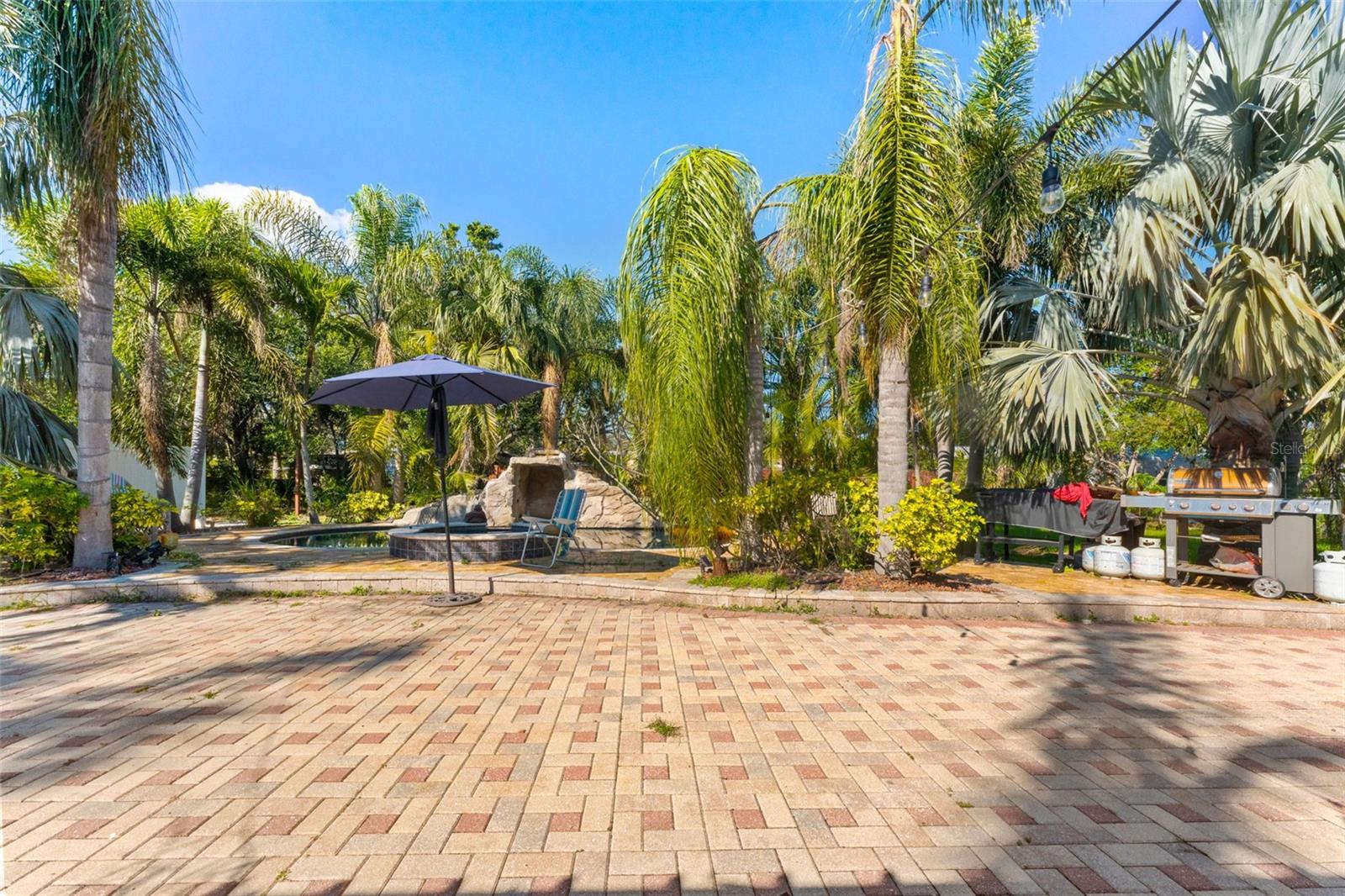 681 JASMINE WAY S, ST PETERSBURG, FL — photo 27