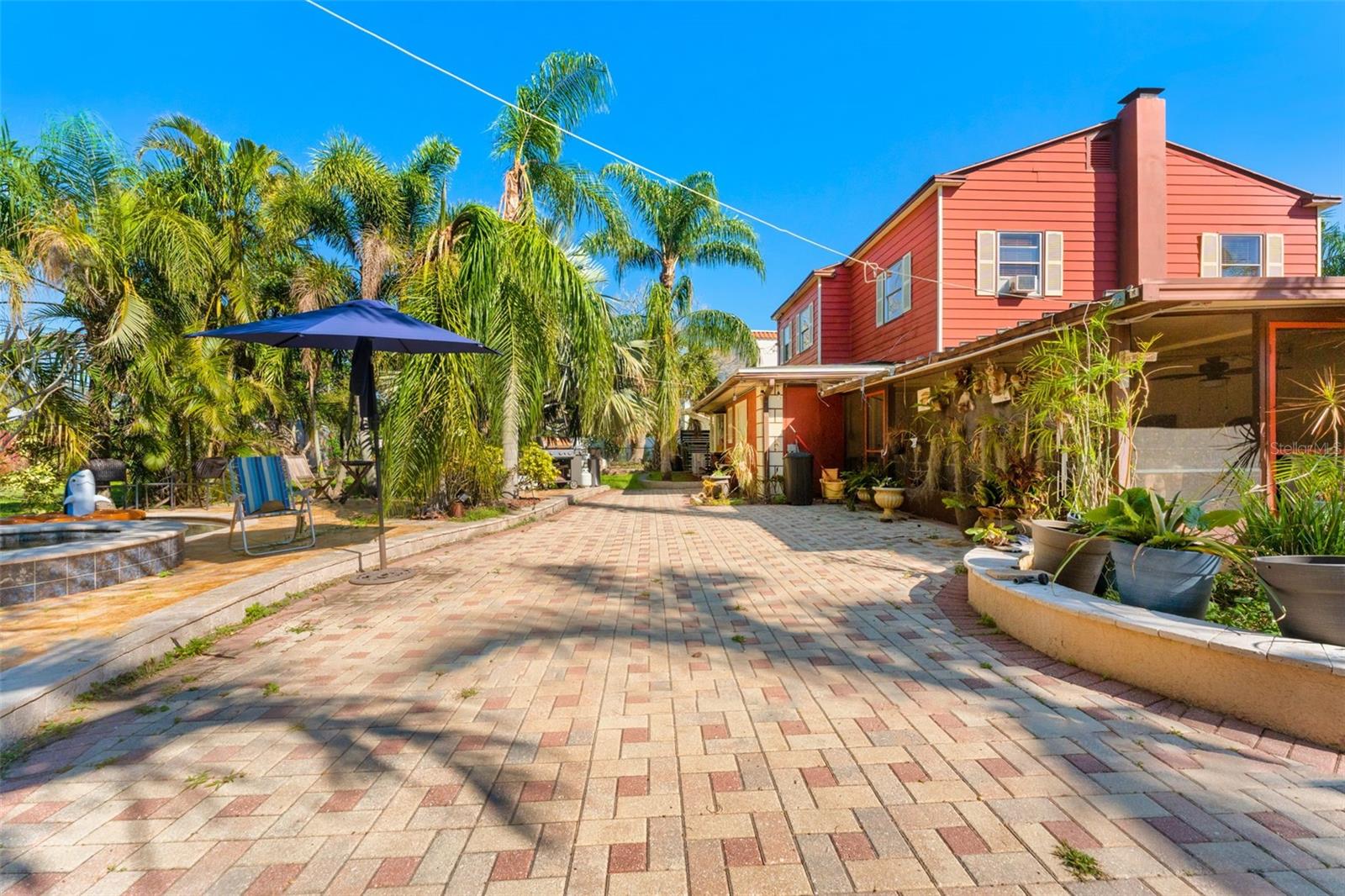 681 JASMINE WAY S, ST PETERSBURG, FL — photo 28