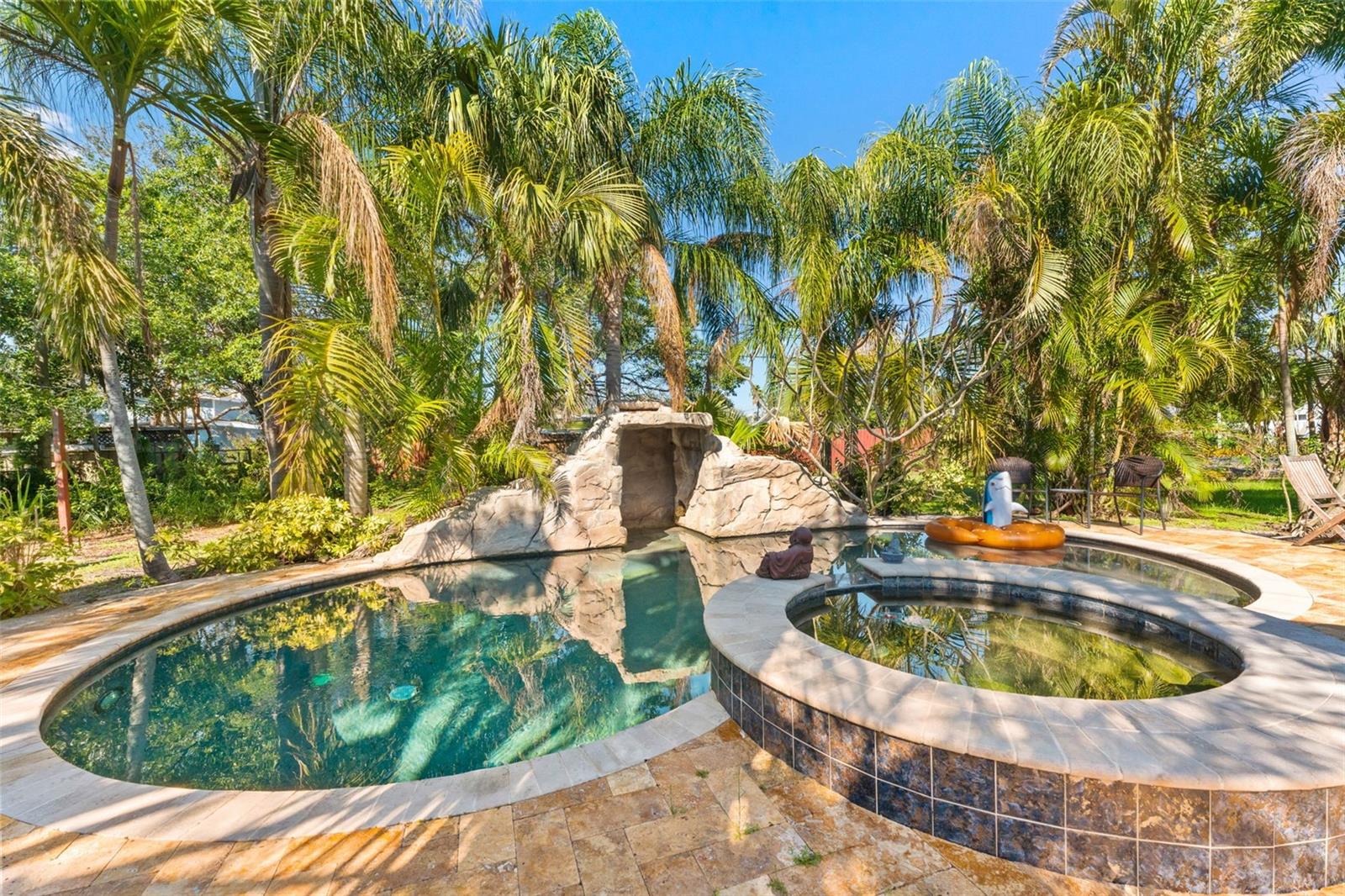 681 JASMINE WAY S, ST PETERSBURG, FL — photo 29