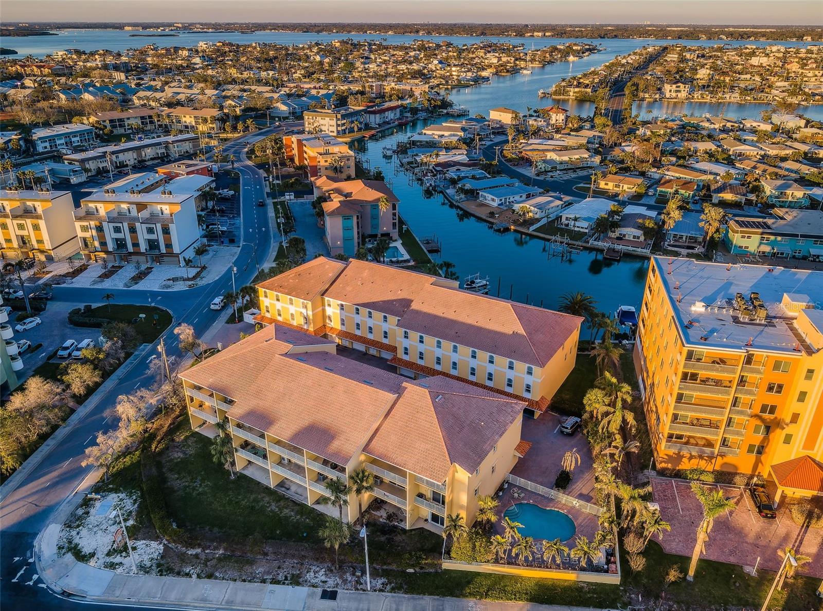 11595 GULF BLVD #6, TREASURE ISLAND, FL