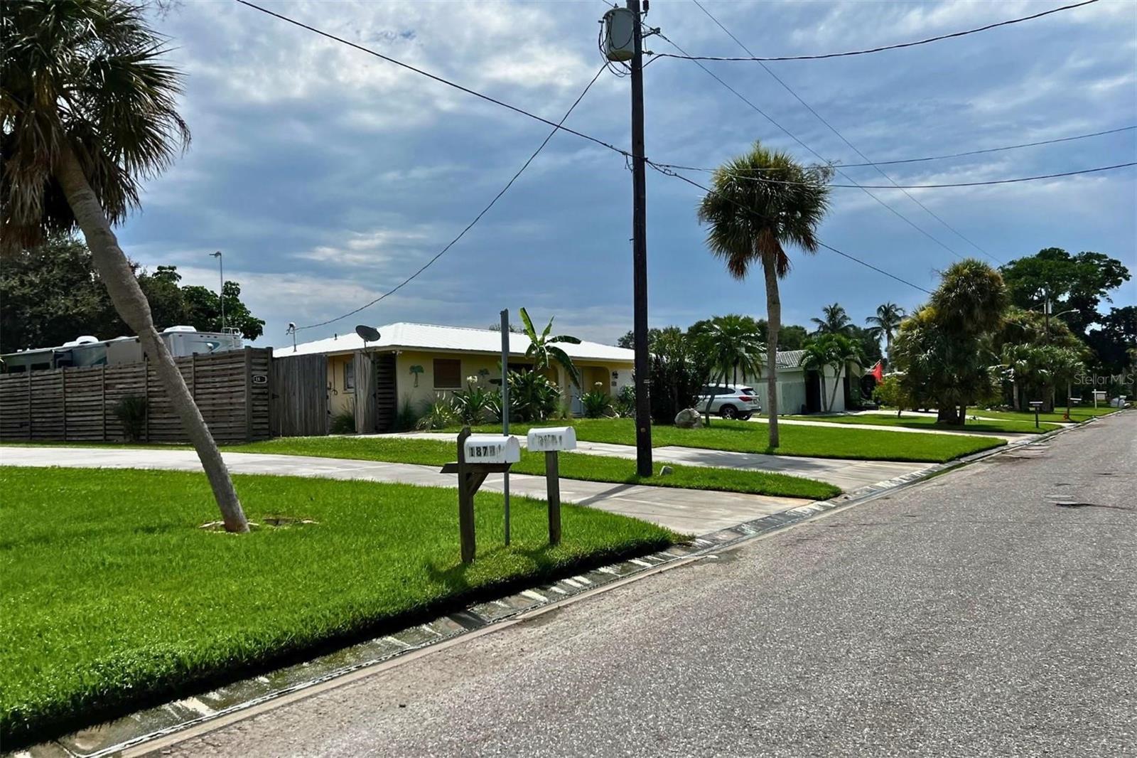1860 SOUTHPOINTE DR, SARASOTA, FL — photo 2