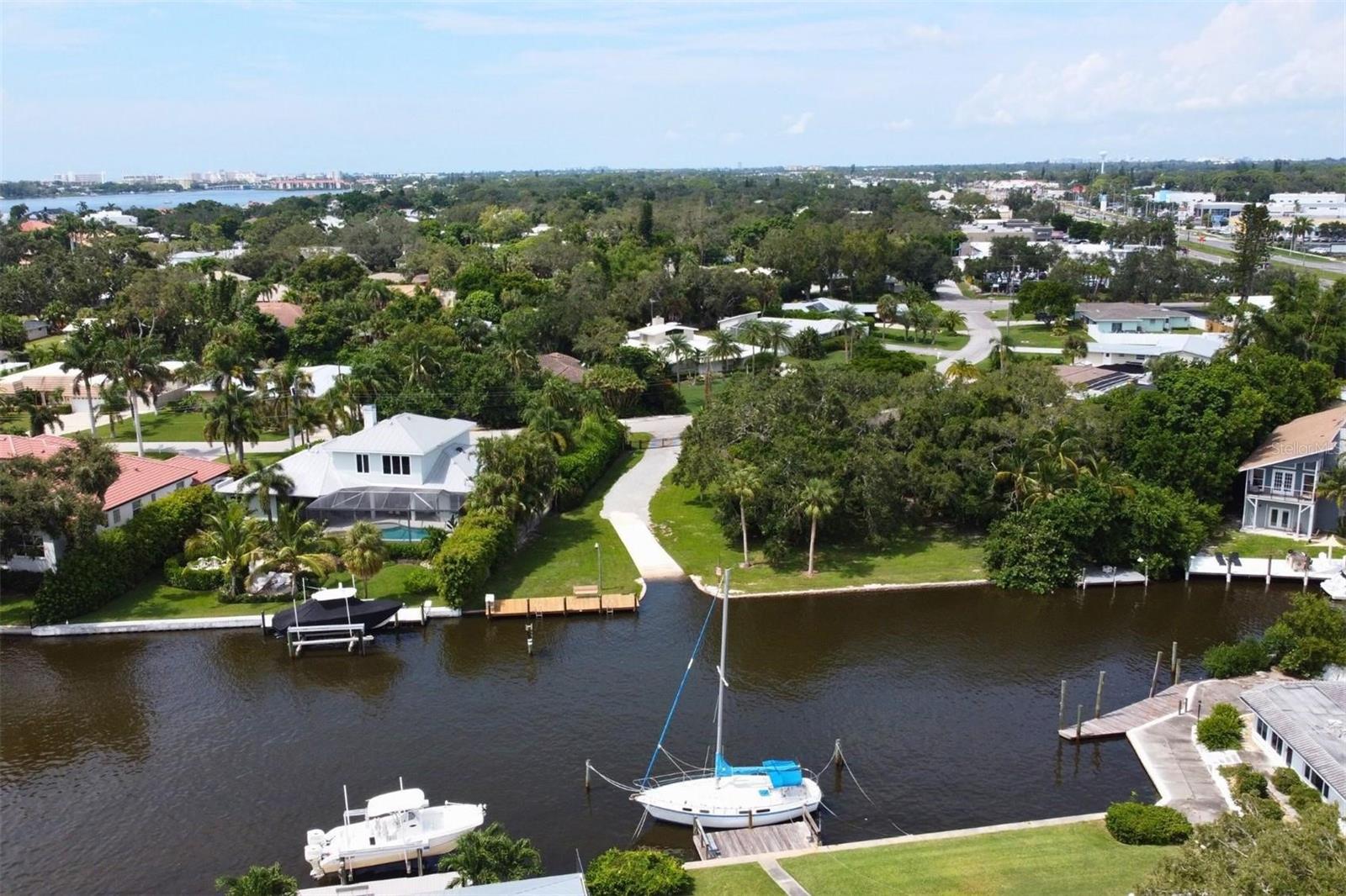 1860 SOUTHPOINTE DR, SARASOTA, FL — photo 4