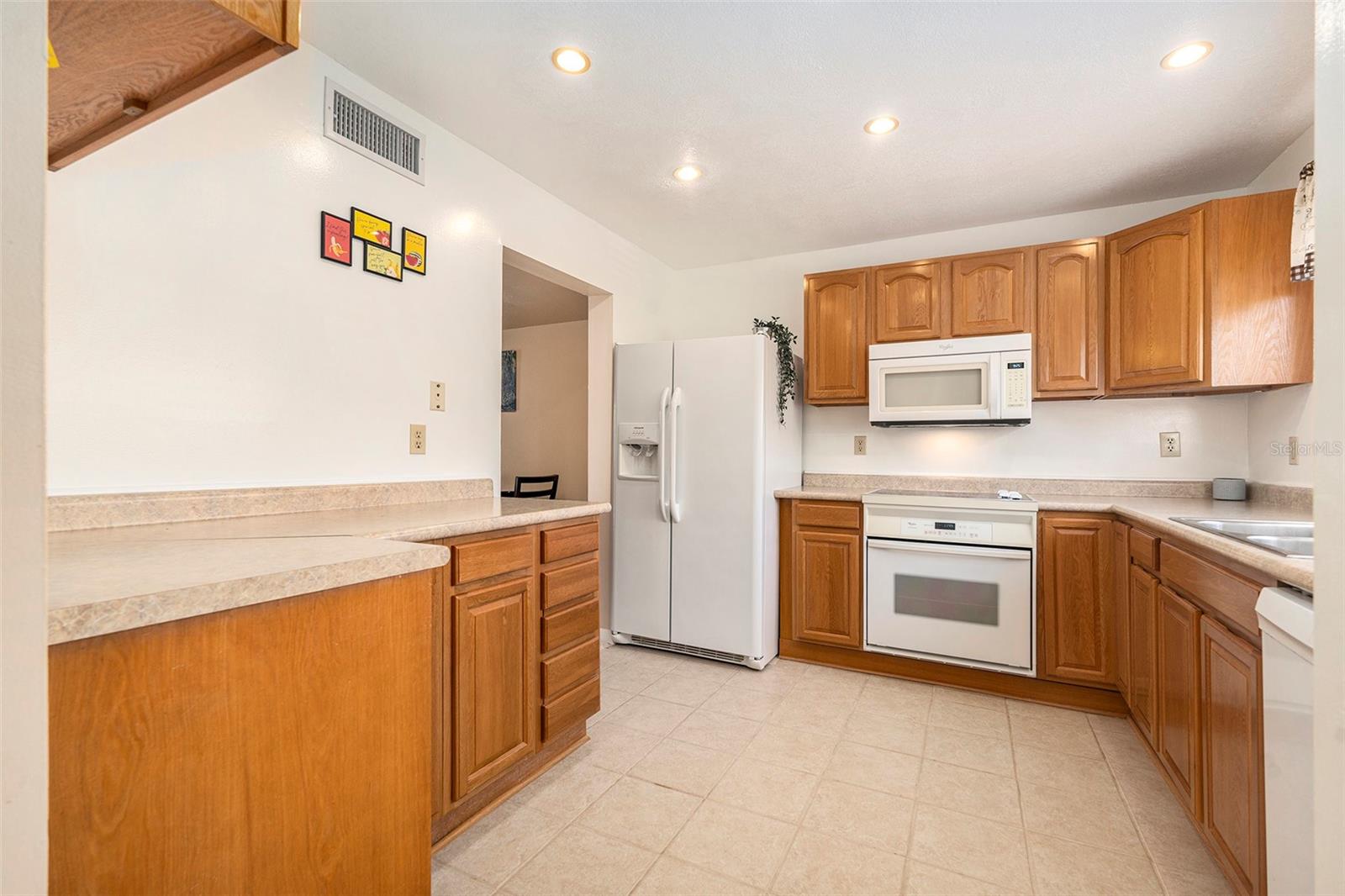 6311 NEWTOWN CIR #11B2, TAMPA, FL — photo 13