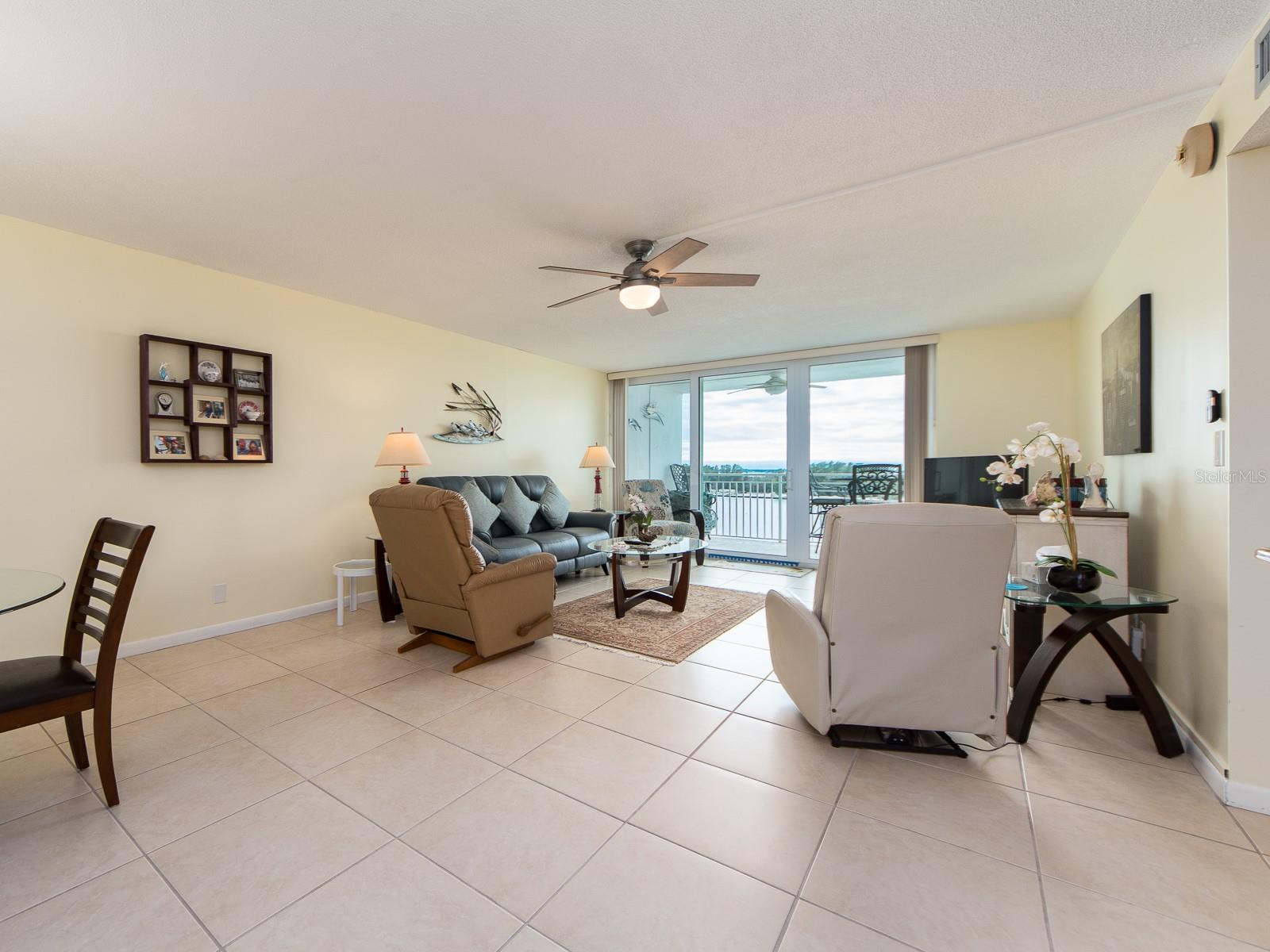 675 S GULFVIEW BLVD #902, CLEARWATER BEACH, FL — photo 3