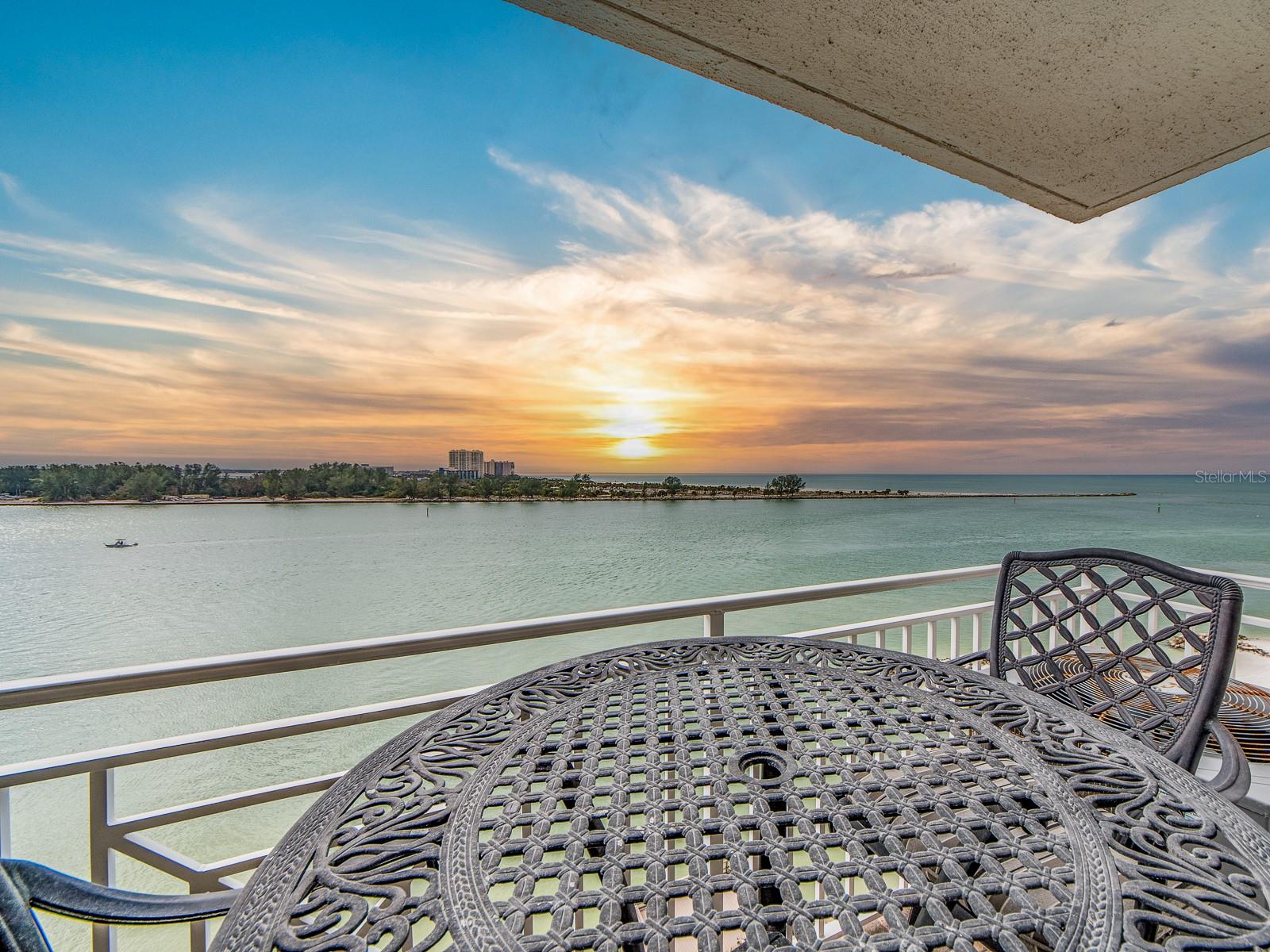 675 S GULFVIEW BLVD #902, CLEARWATER BEACH, FL — photo 6