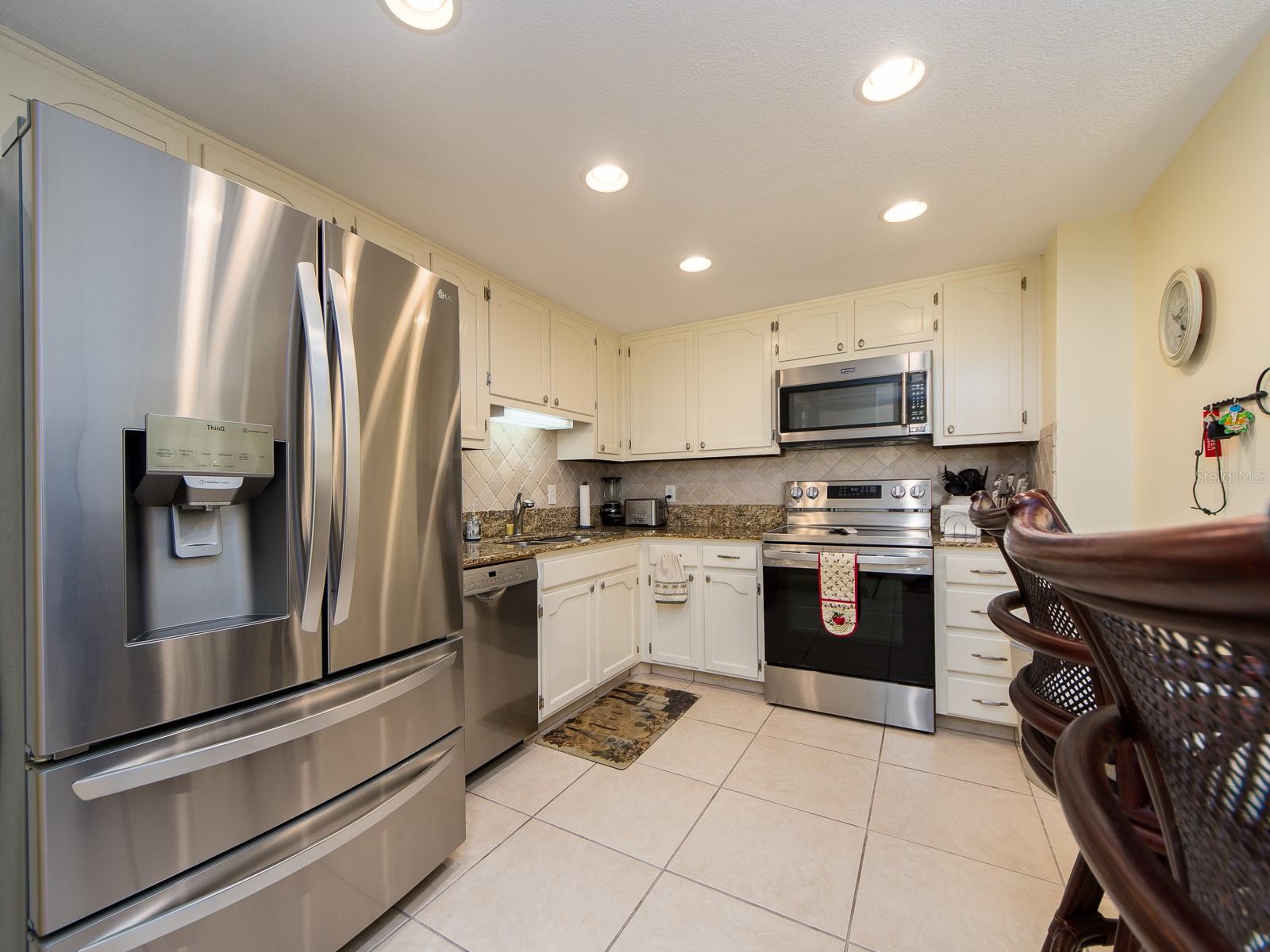 675 S GULFVIEW BLVD #902, CLEARWATER BEACH, FL — photo 12