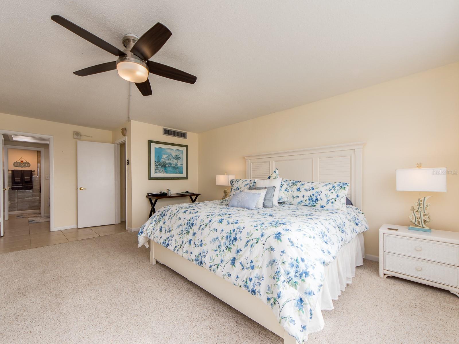 675 S GULFVIEW BLVD #902, CLEARWATER BEACH, FL — photo 16