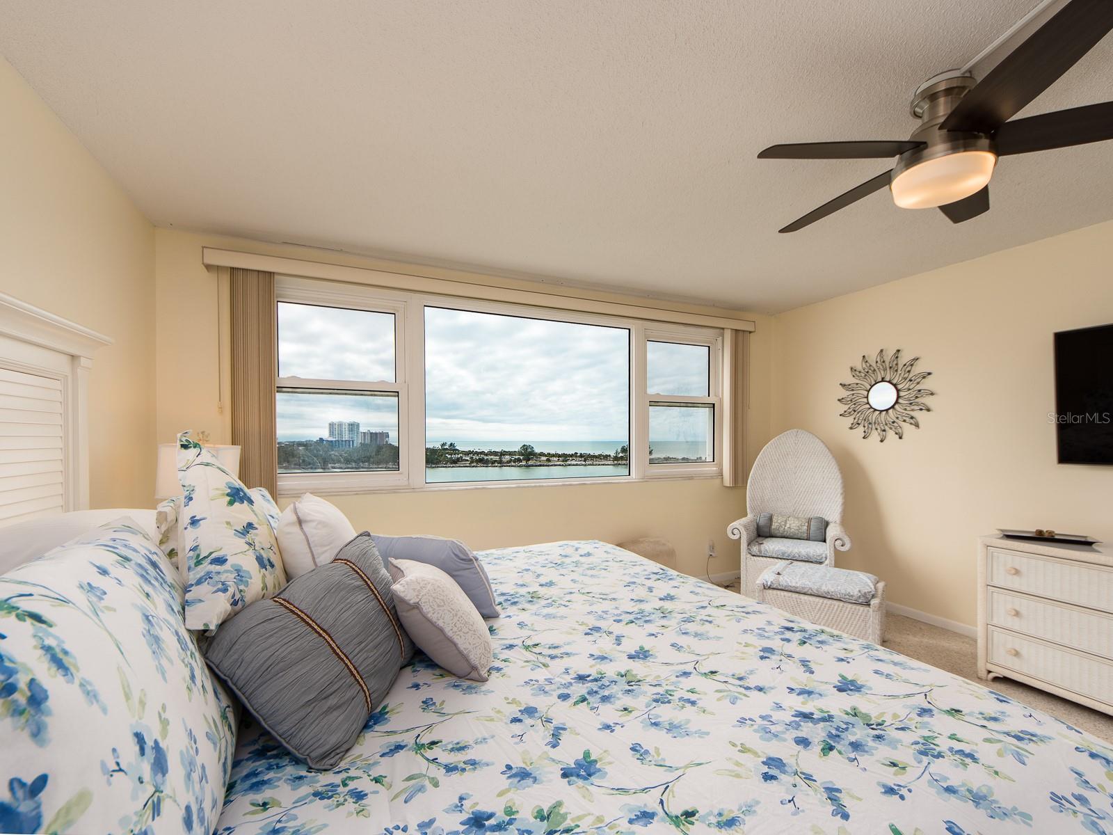675 S GULFVIEW BLVD #902, CLEARWATER BEACH, FL — photo 17