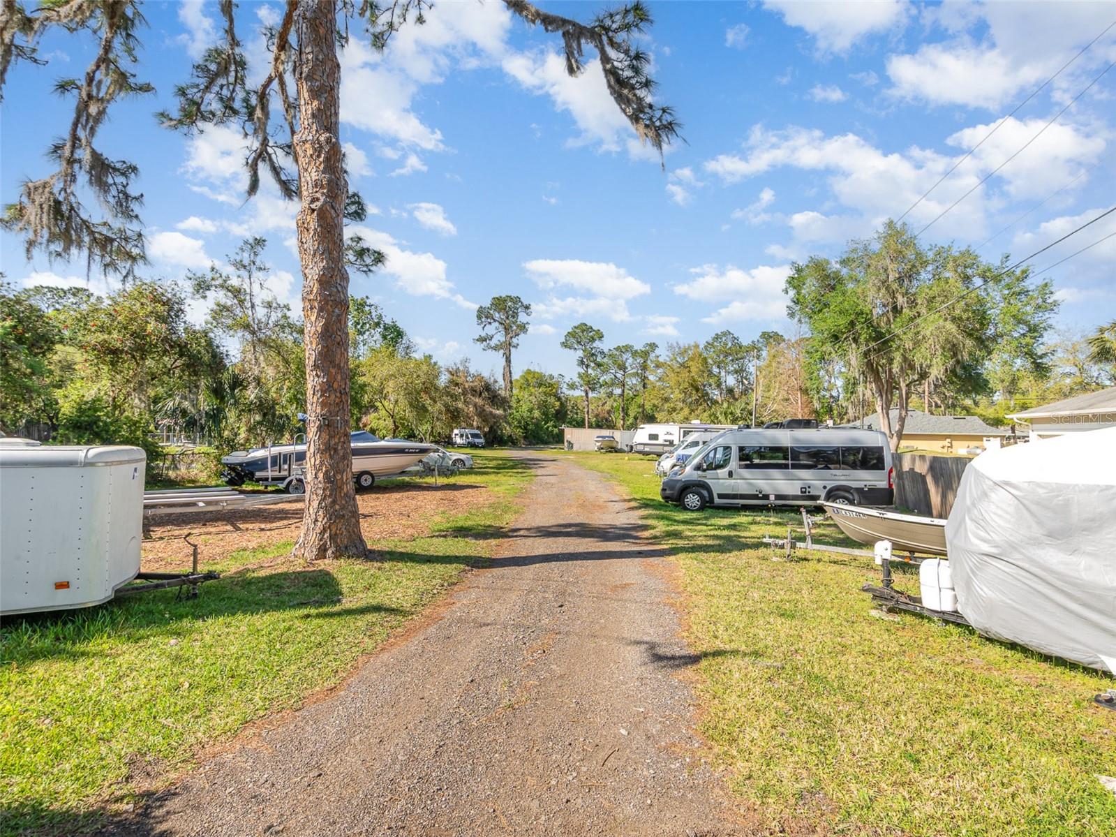 702 CLUSTERWOOD DR, YALAHA, FL — photo 82