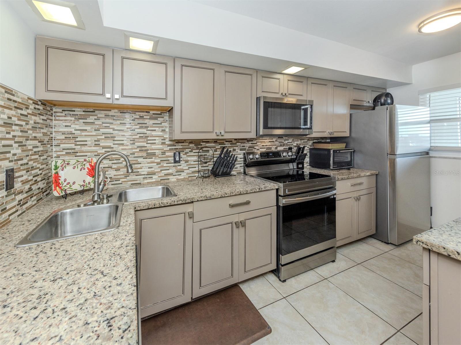 950 TARPON CENTER DR #506, VENICE, FL — photo 12