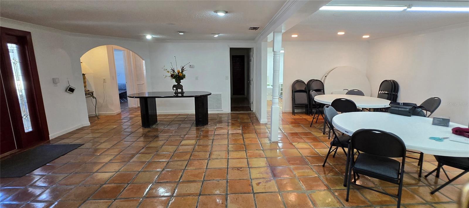 8814 ROCKY CREEK DR, TAMPA, FL — photo 2