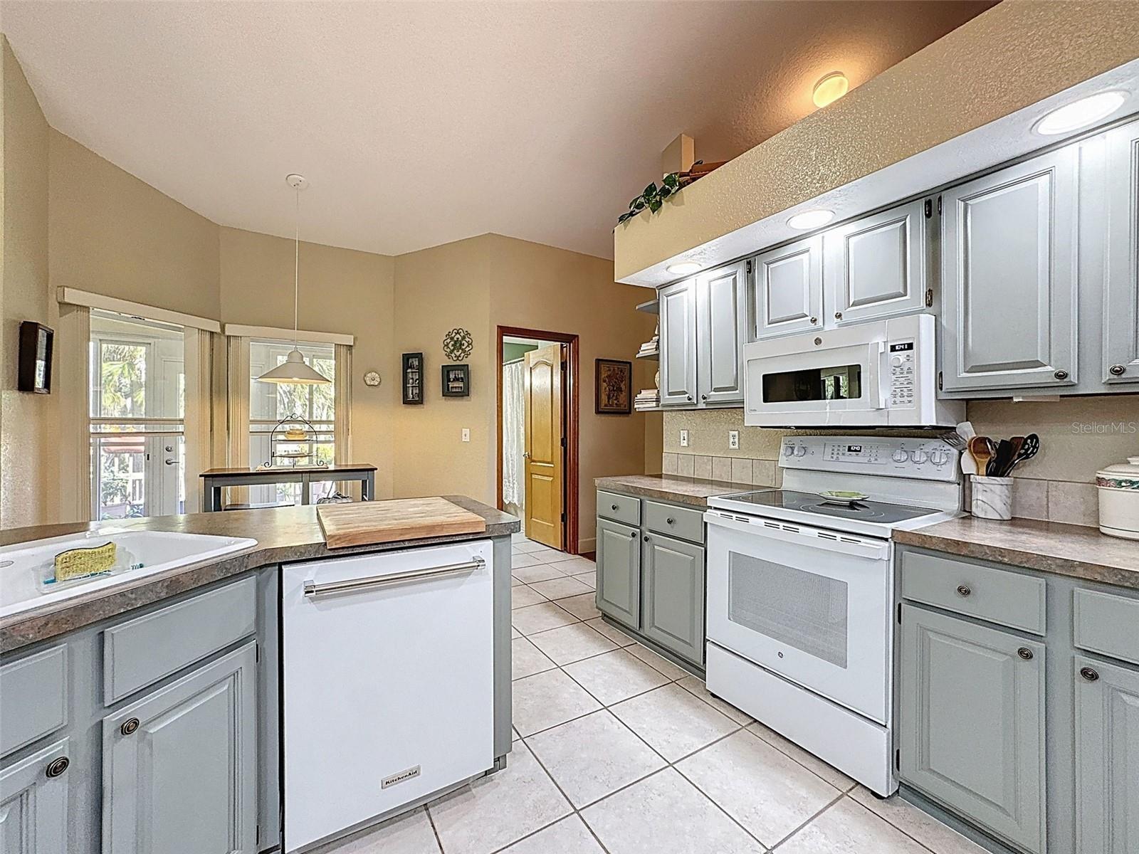 8437 INDIES DR, HUDSON, FL — photo 28