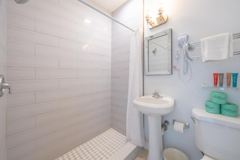 648 POINSETTIA AVE, CLEARWATER BEACH, FL — photo 13