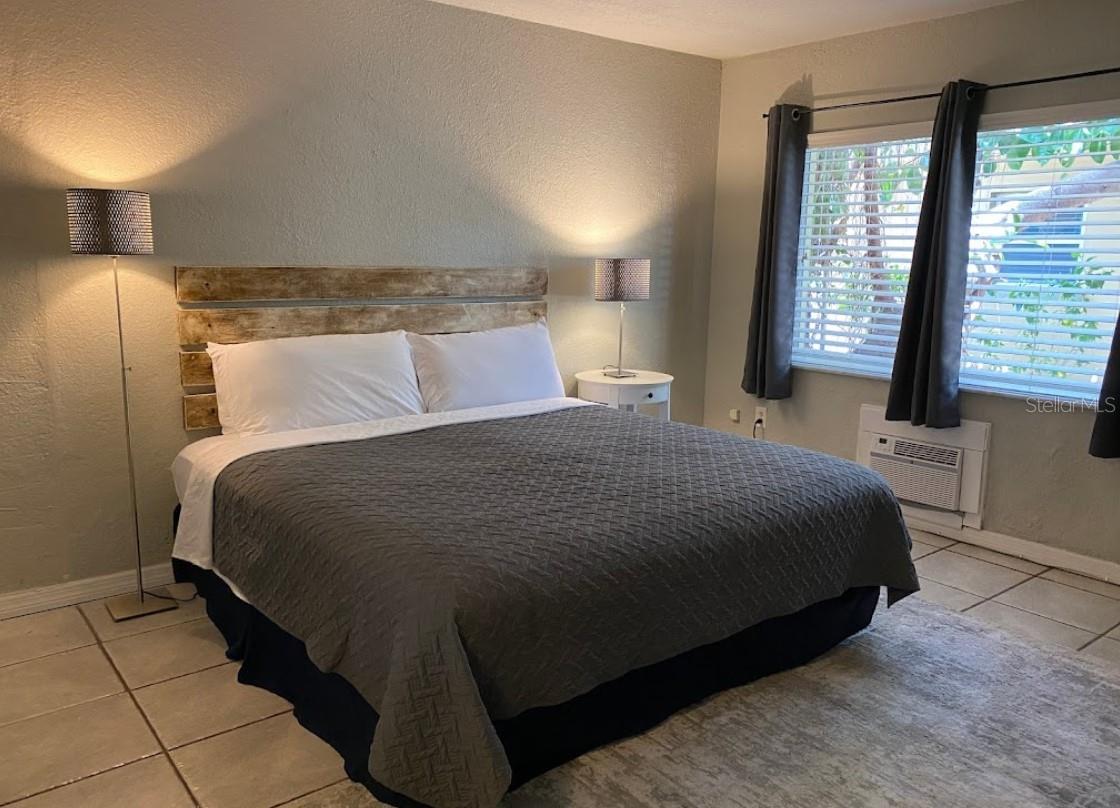 345 HAMDEN DR, CLEARWATER BEACH, FL — photo 2
