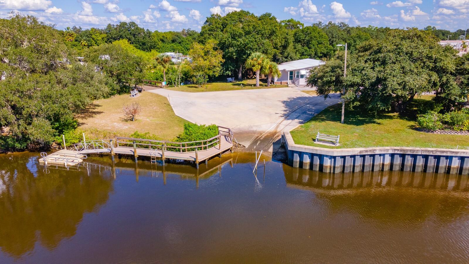 128 E SAINT JOHNS WAY, APOLLO BEACH, FL — photo 33