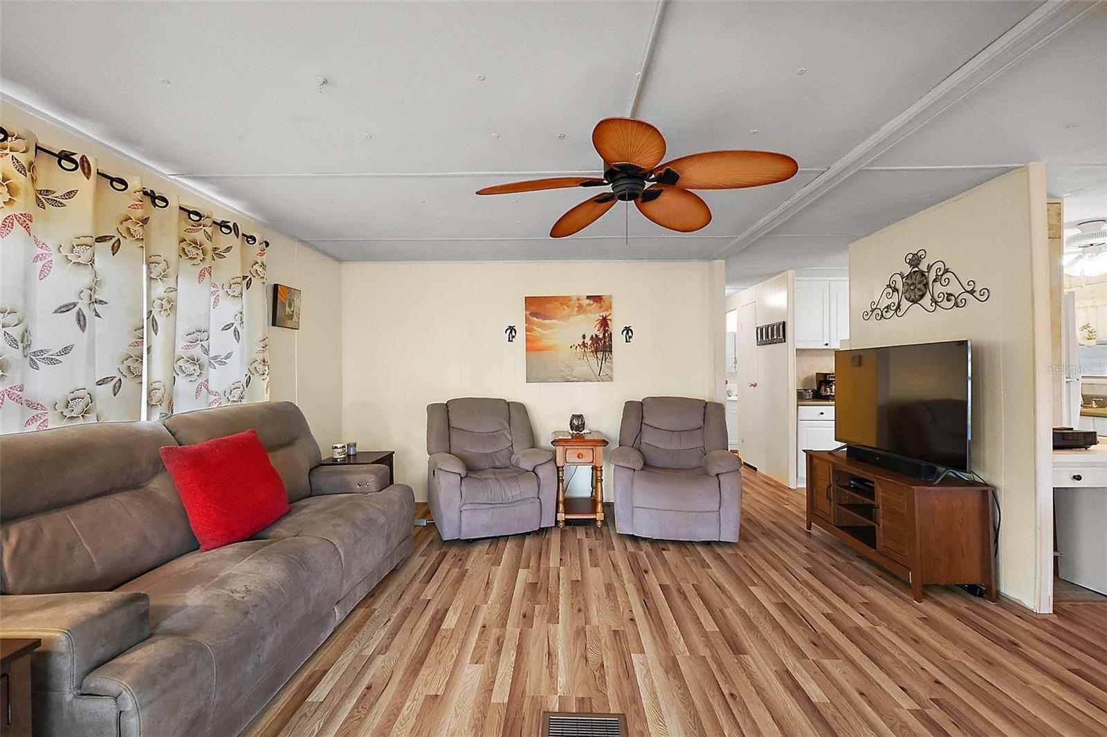 668 LORI DR, LEESBURG, FL — photo 24