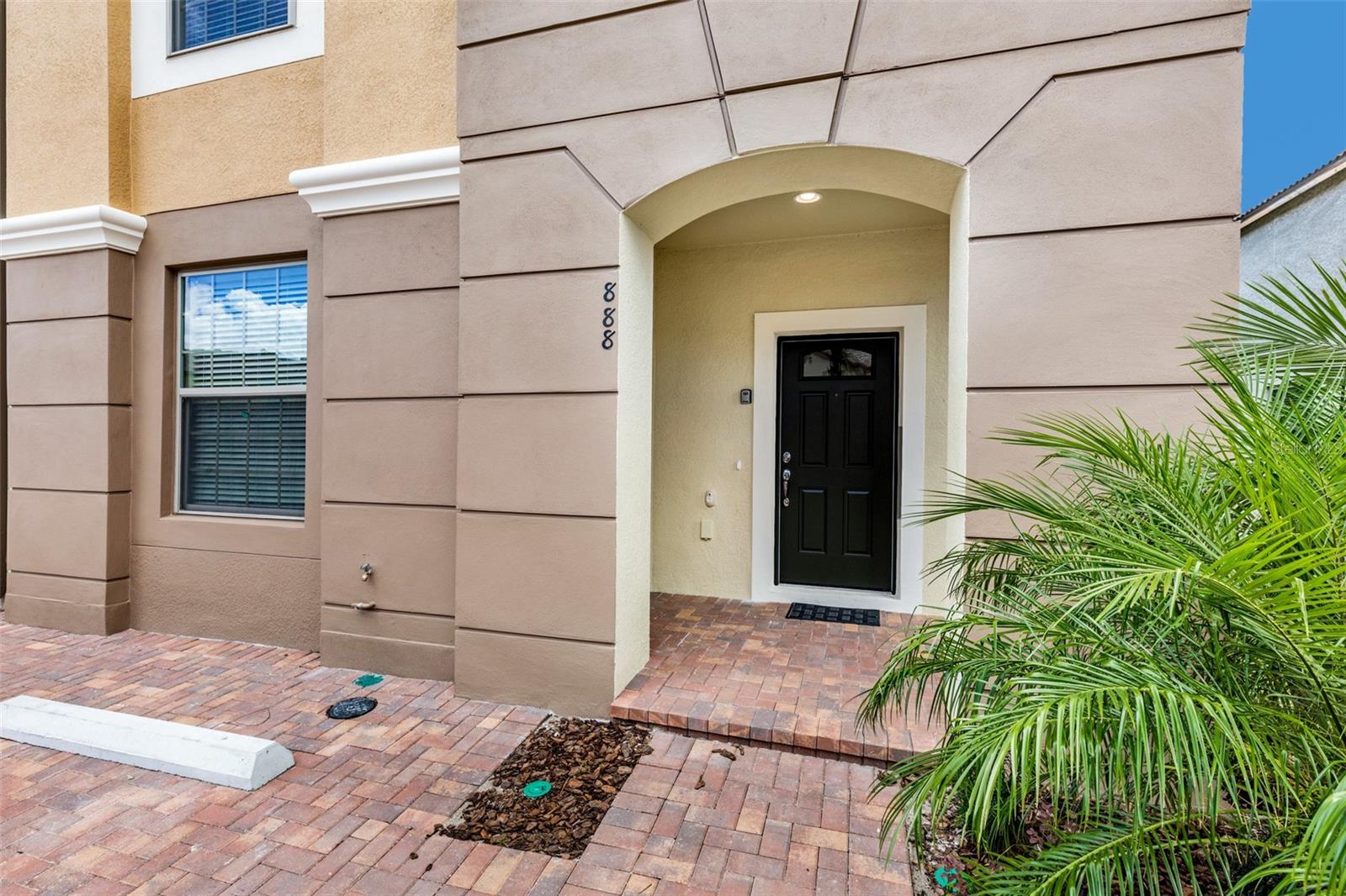8887 GENEVE CT, KISSIMMEE, FL — photo 2