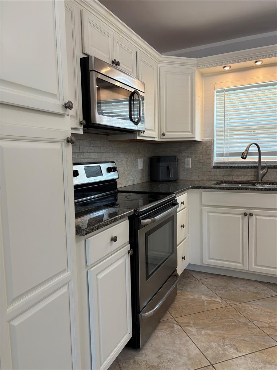 6221 13TH AVE N, ST PETERSBURG, FL — photo 8