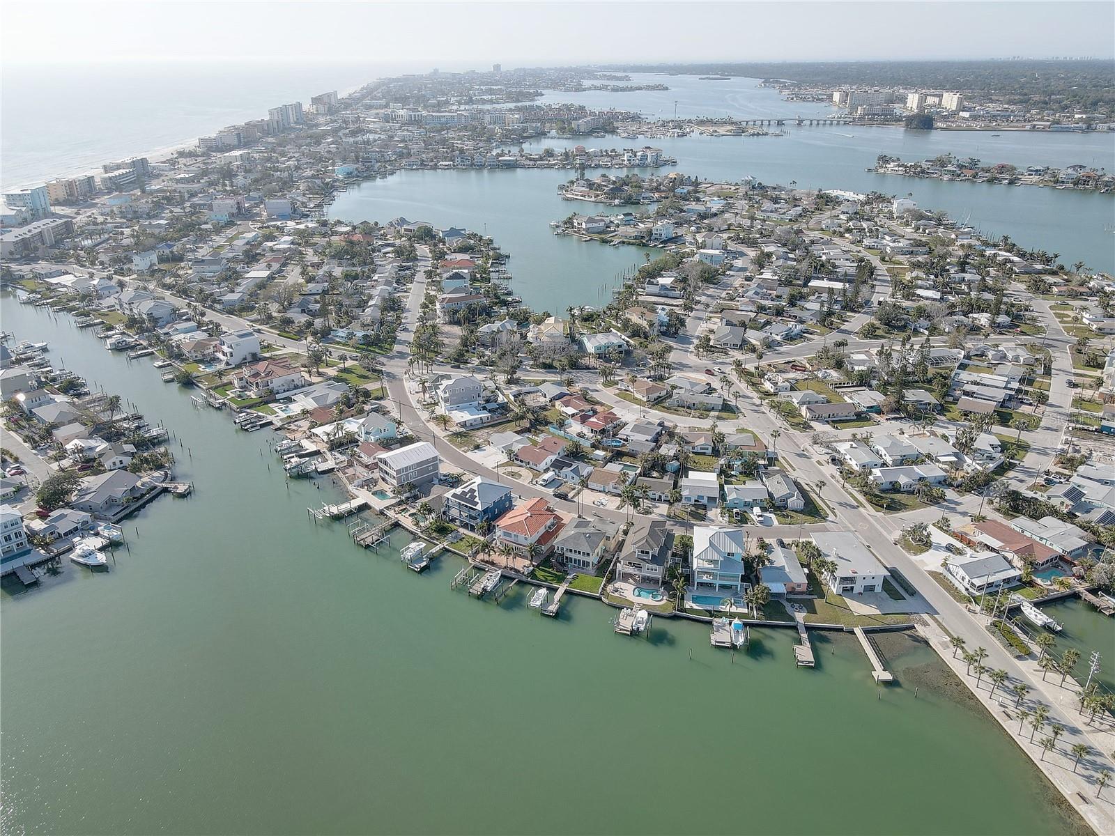 440 S BAYSHORE DR, MADEIRA BEACH, FL — photo 37