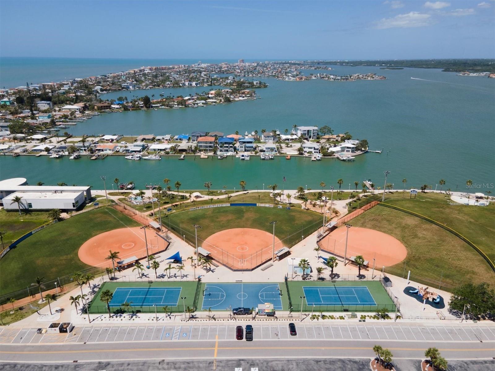171 MEDALLION BLVD #F, MADEIRA BEACH, FL — photo 27