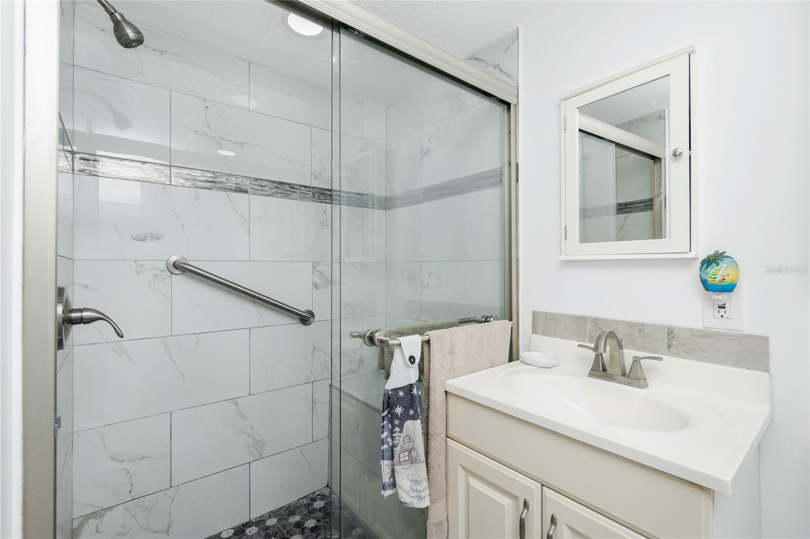 7598 RATAN CIR, PORT CHARLOTTE, FL — photo 13