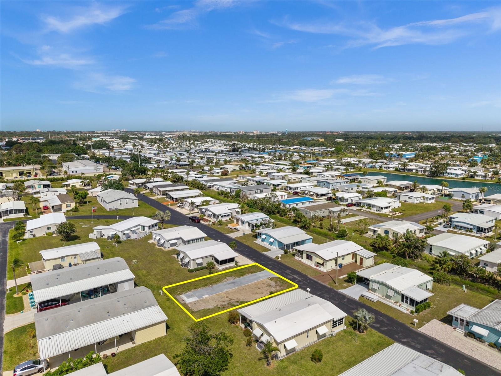 561 LONGWOOD DR, VENICE, FL
