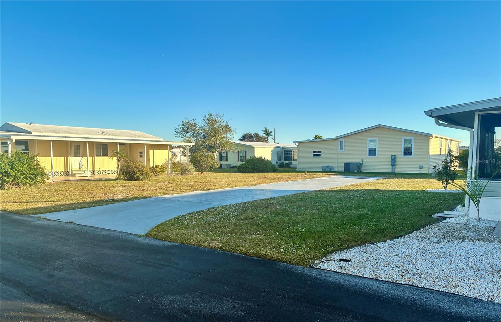 561 LONGWOOD DR, VENICE, FL — photo 2