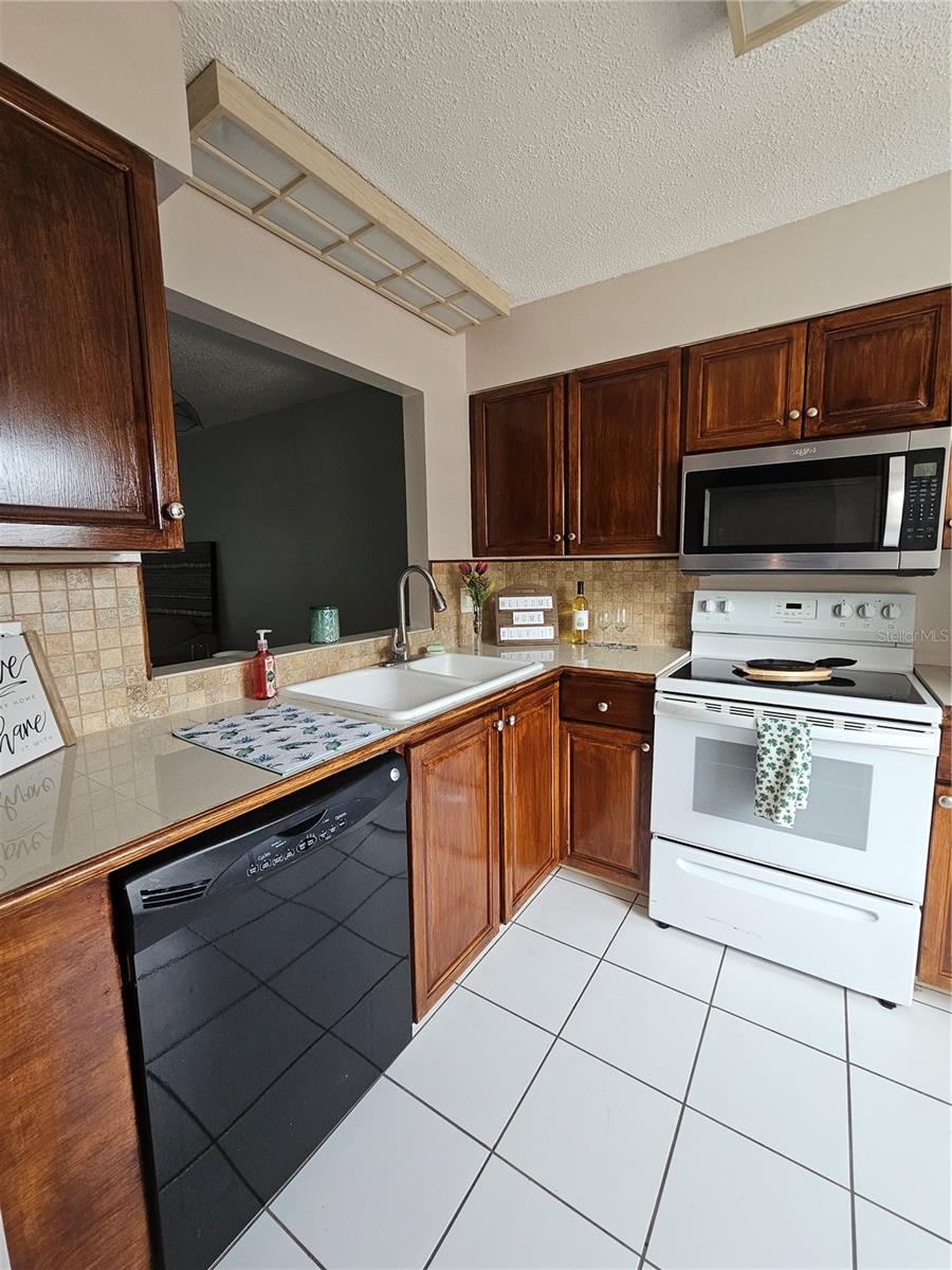13813 MISSION OAKS BLVD, SEMINOLE, FL — photo 2