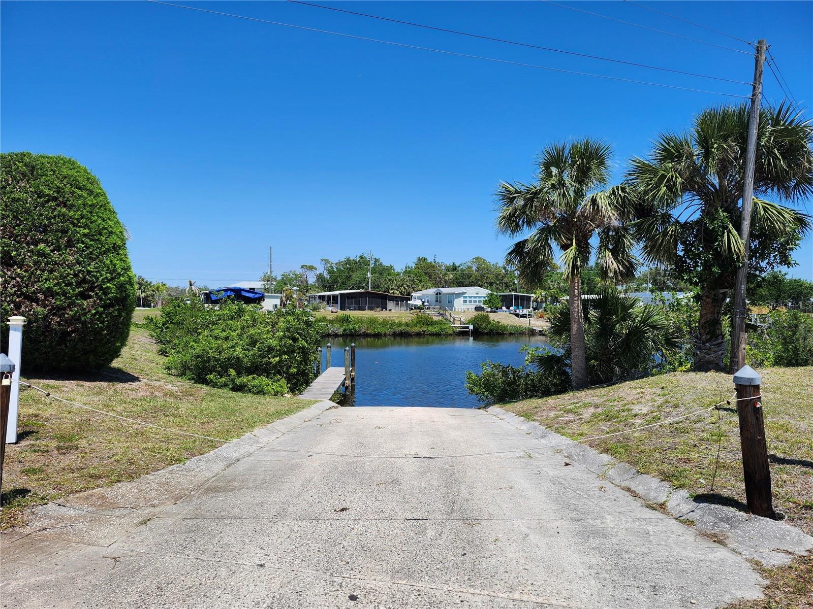 1252 KINGFISHER DR, ENGLEWOOD, FL — photo 2