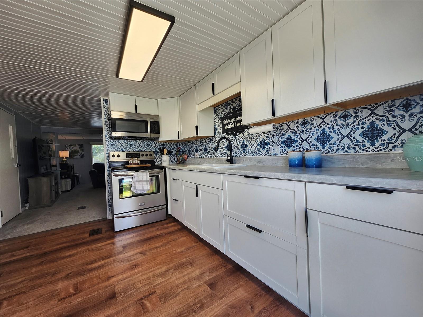 1252 KINGFISHER DR, ENGLEWOOD, FL — photo 8
