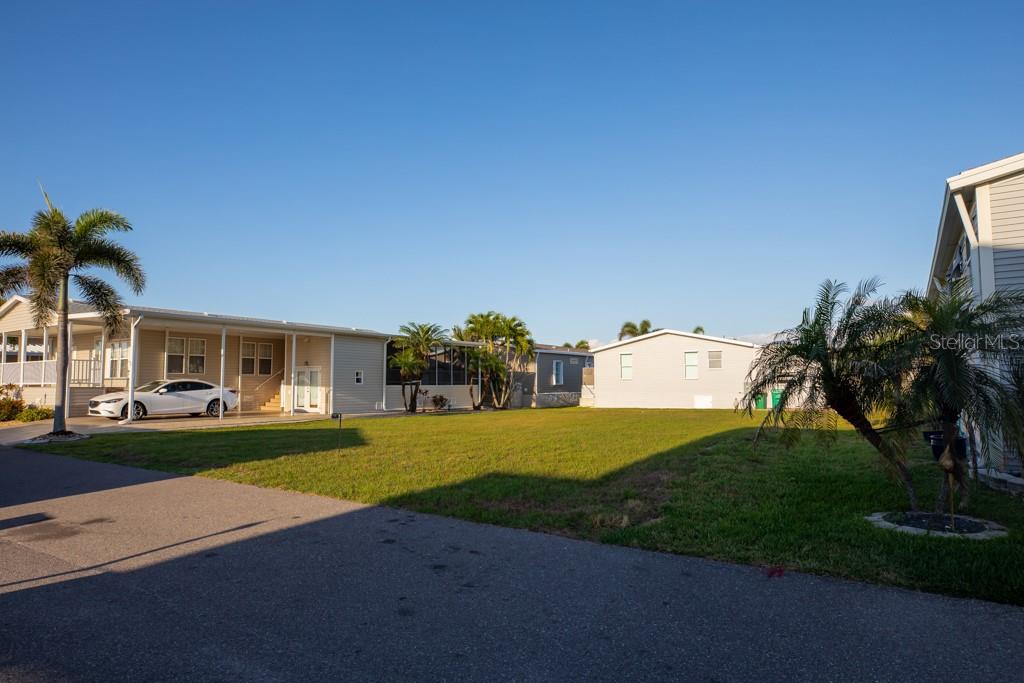 8 EMDEN CIR, PUNTA GORDA, FL — photo 2