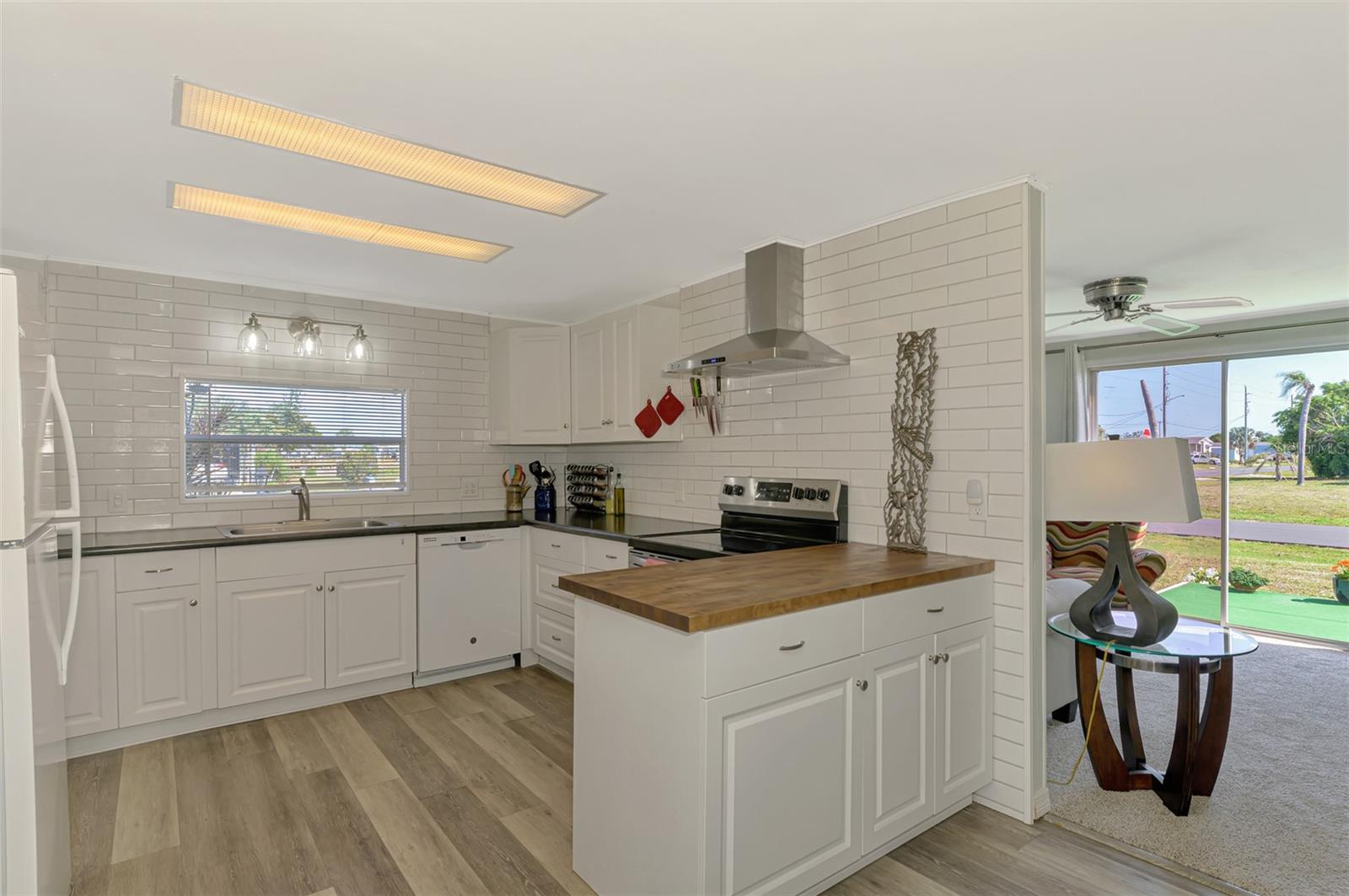 1376 FLAMINGO DR, ENGLEWOOD, FL — photo 19