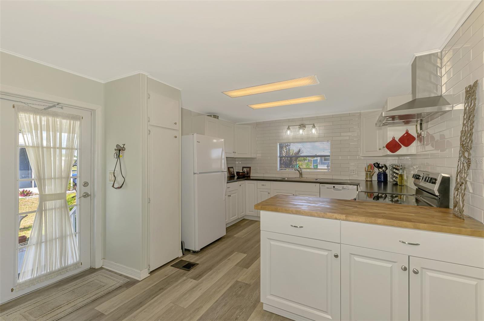 1376 FLAMINGO DR, ENGLEWOOD, FL — photo 21