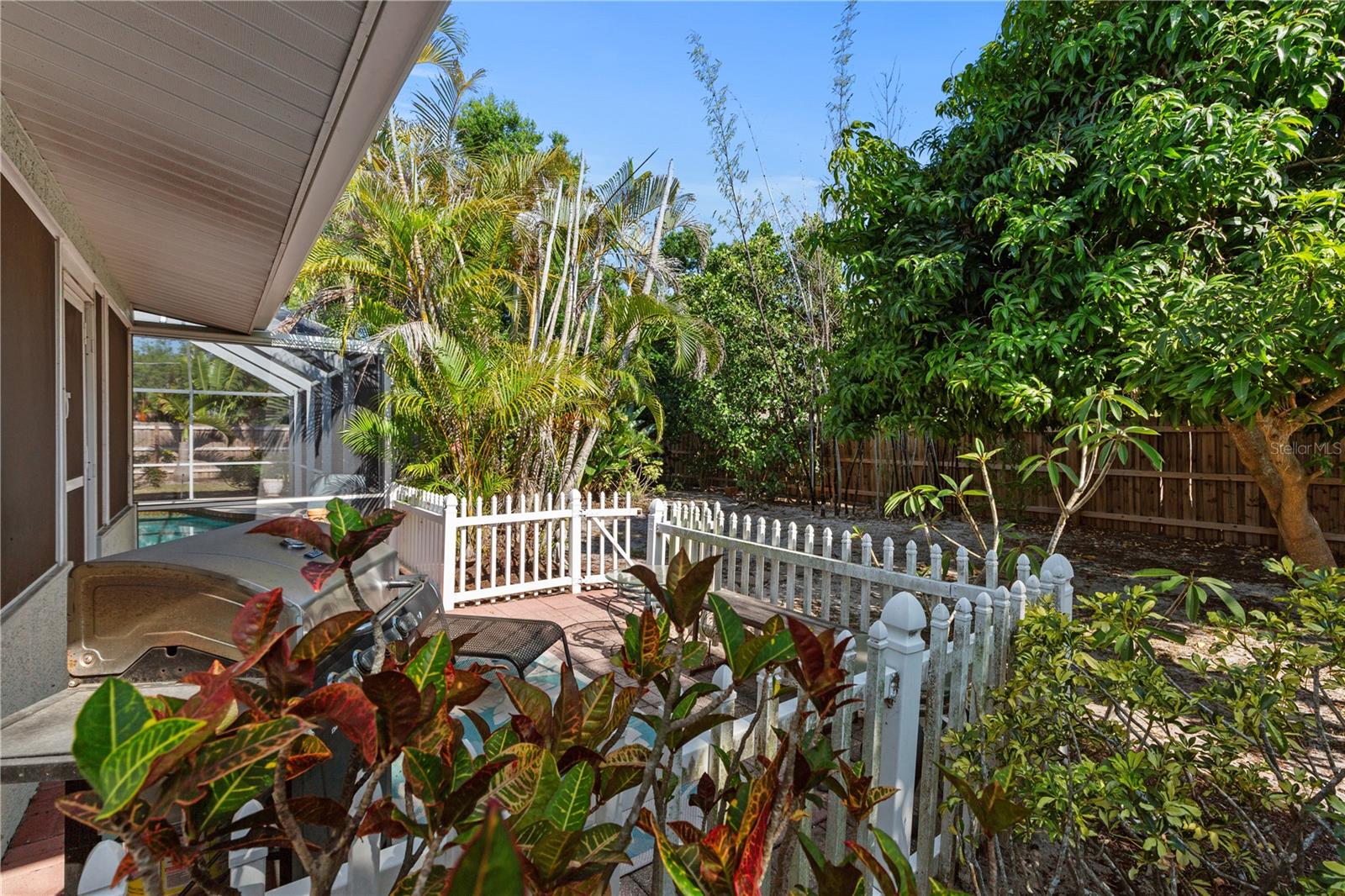 7860 HOLIDAY DR, SARASOTA, FL — photo 24