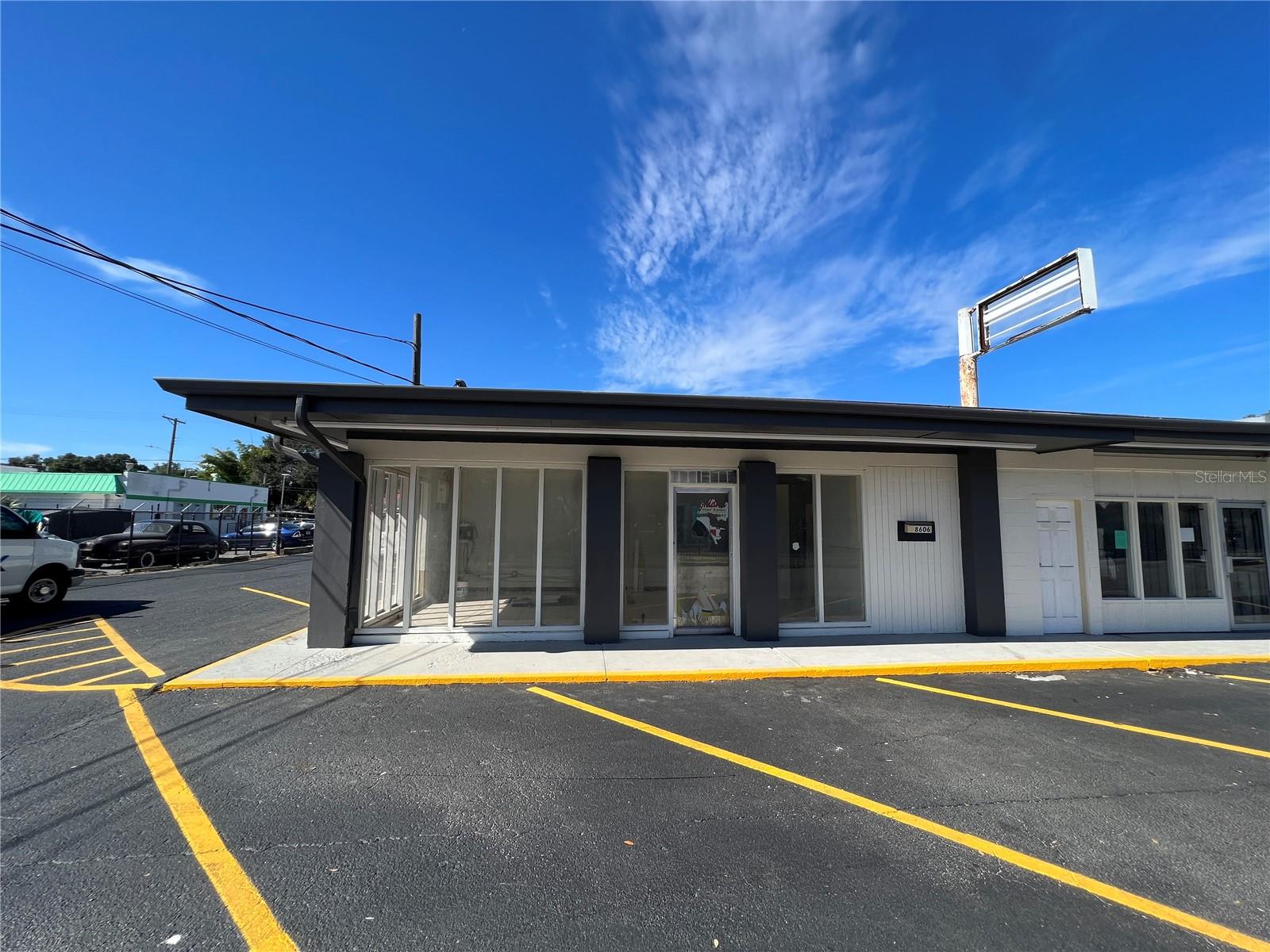 8610 N SUWANEE AVE, TAMPA, FL — photo 7