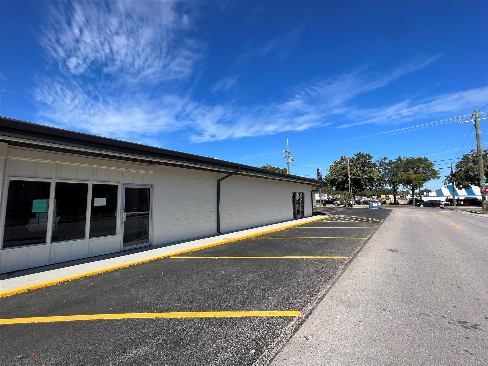 8610 N SUWANEE AVE, TAMPA, FL — photo 9