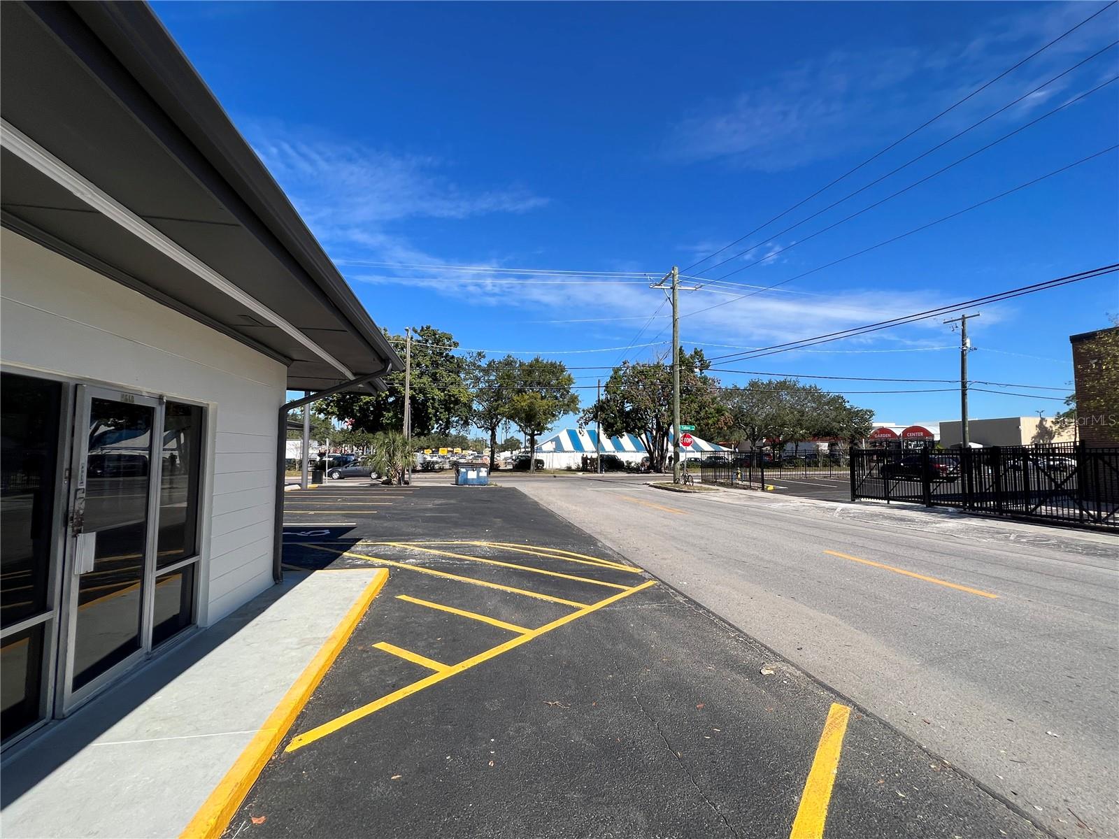 8610 N SUWANEE AVE, TAMPA, FL — photo 11