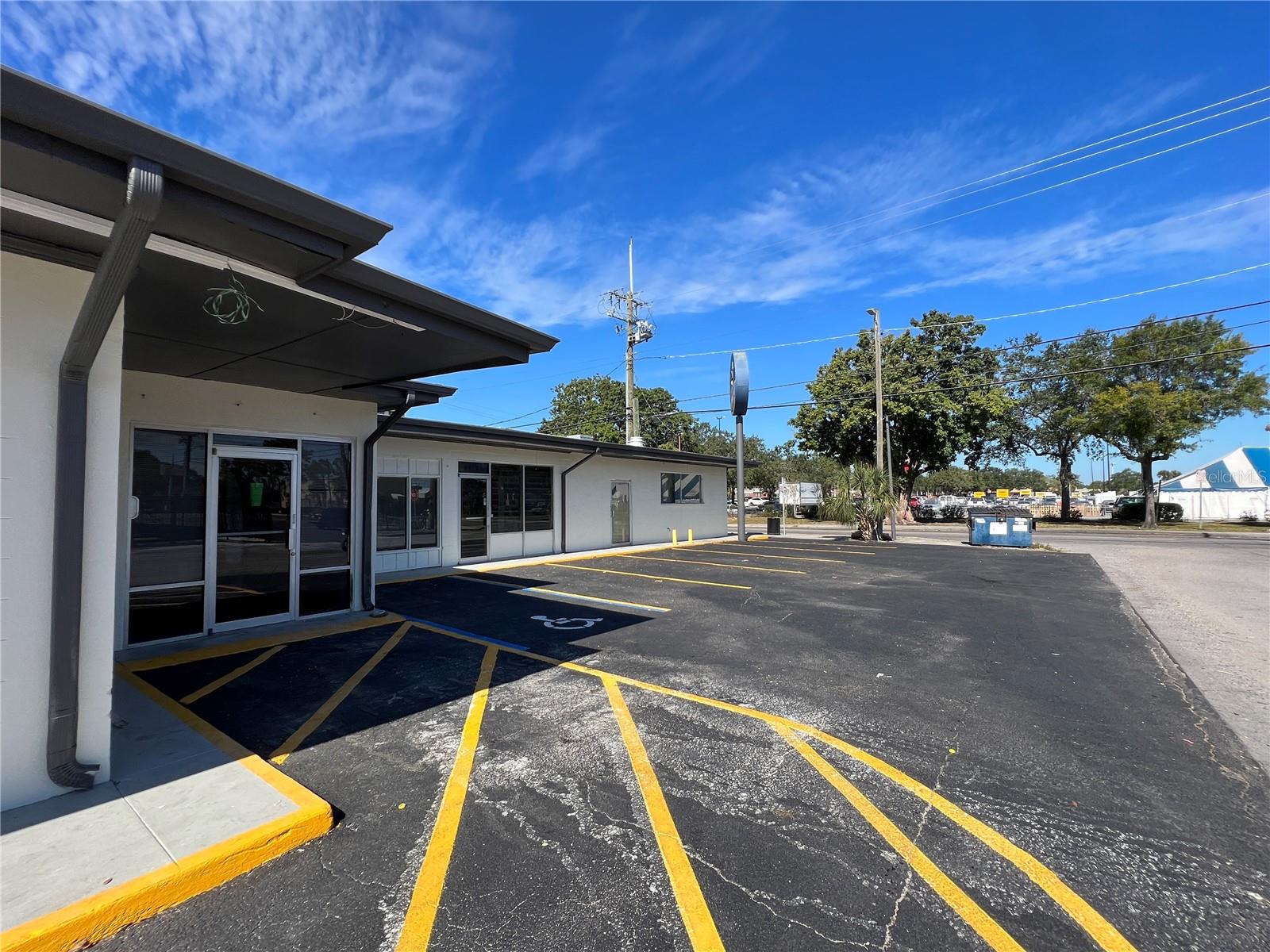 8610 N SUWANEE AVE, TAMPA, FL — photo 12