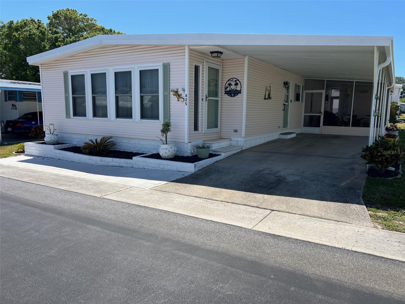 825 COCONUT PALM ST, LARGO, FL