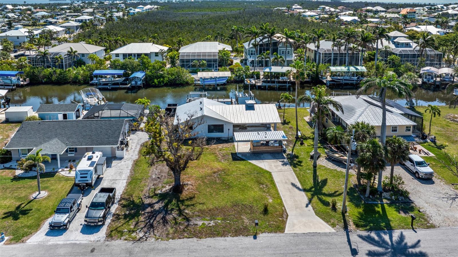 2560 BAYBREEZE ST, ST JAMES CITY, FL — photo 6