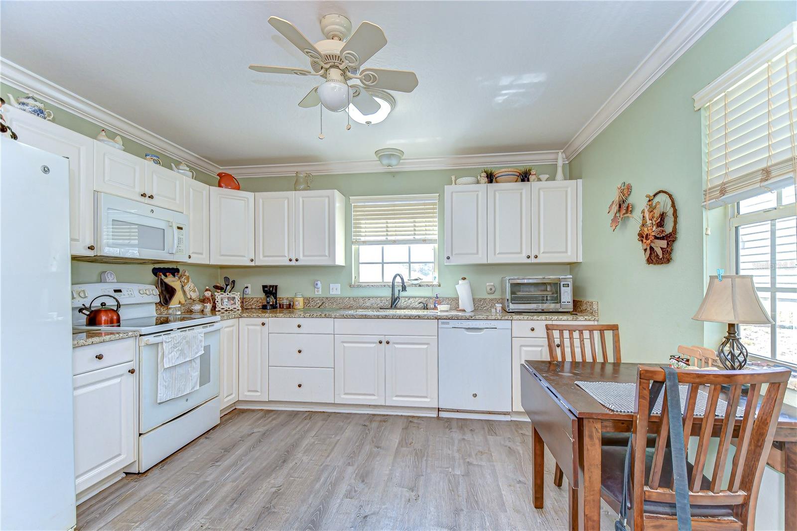 5906 GREENBRIAR CT, ZEPHYRHILLS, FL — photo 2