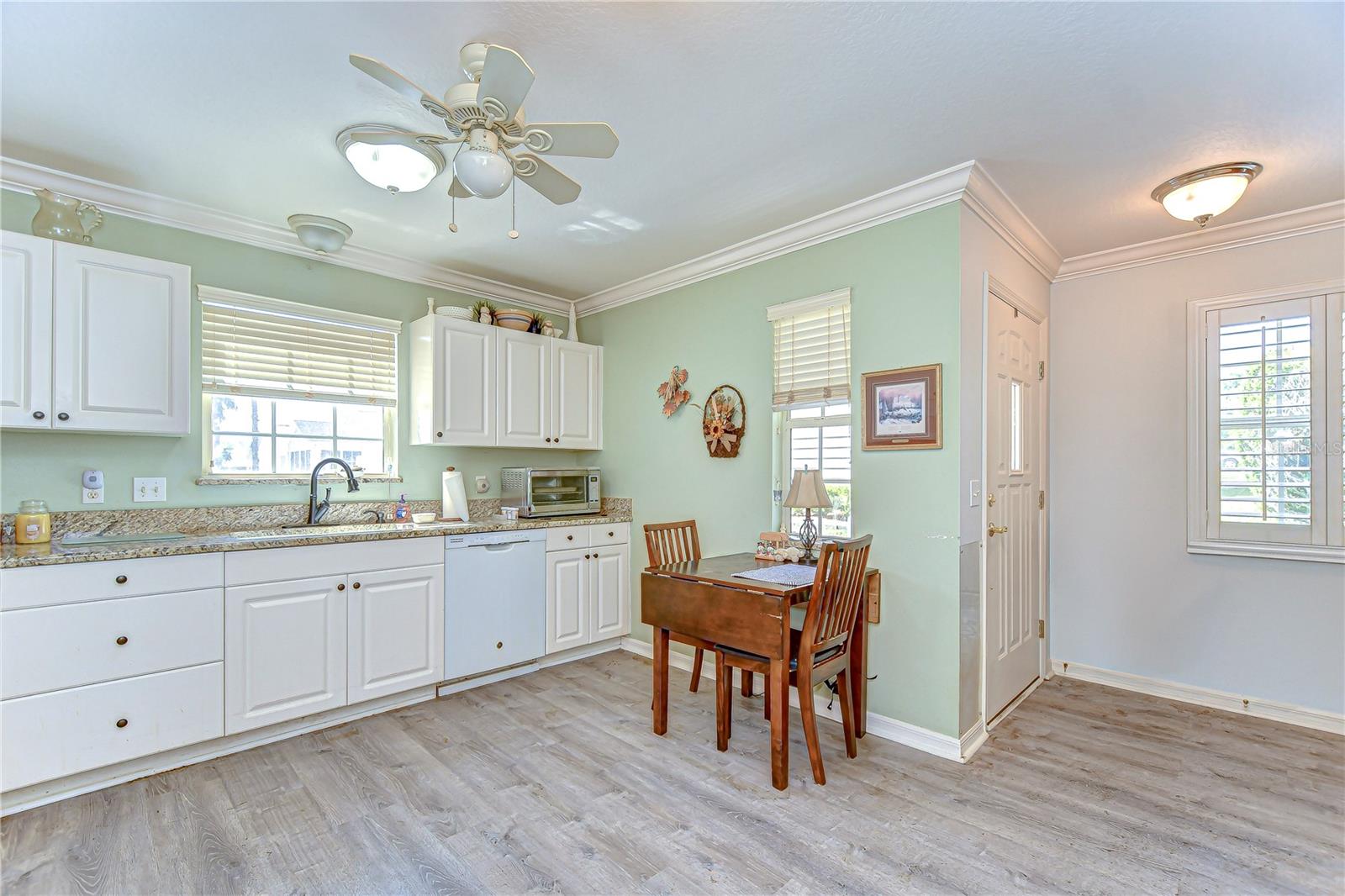 5906 GREENBRIAR CT, ZEPHYRHILLS, FL — photo 8
